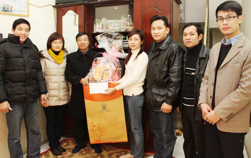 Công đoàn HANDICO thăm và chúc Tết gia đình công nhân có hoàn cảnh khó khăn